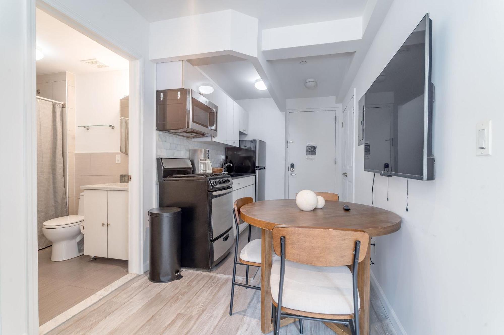 Apartment 3br 1ba Charmer Near Near Times Square & Broadway *