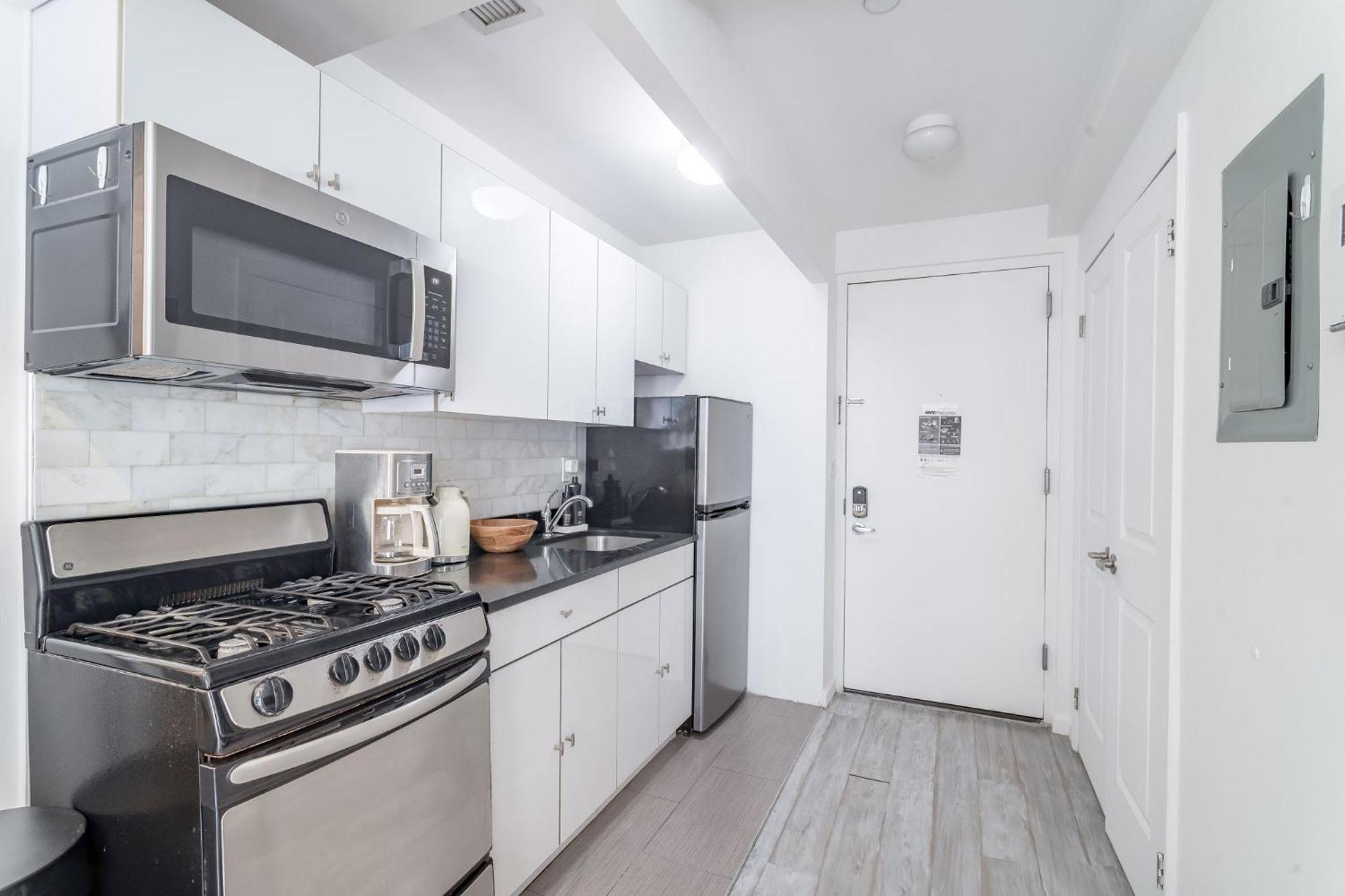 Apartment 3br 1ba Charmer Near Near Times Square & Broadway New York