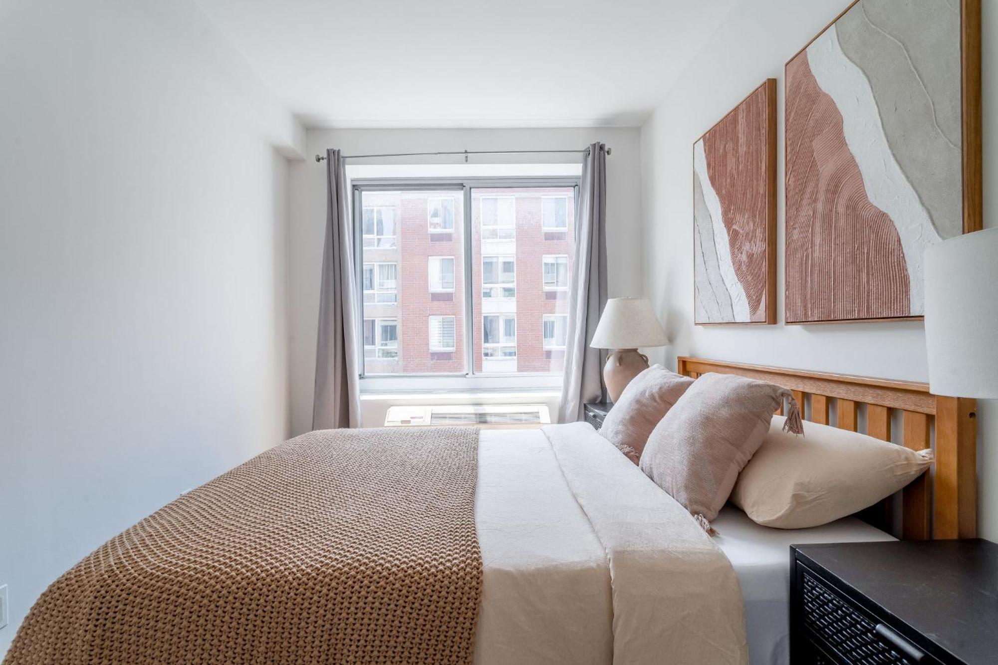 Apartment 3br 1ba Charmer Near Near Times Square & Broadway